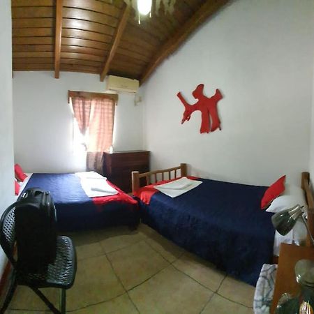 Hostal Blood Moon Rio Dulce Town Esterno foto