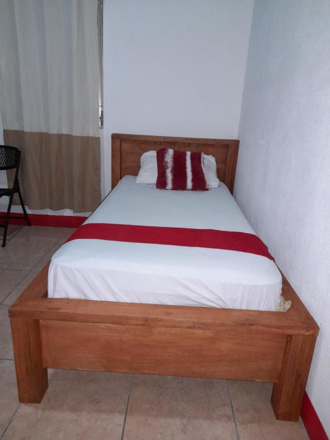 Hostal Blood Moon Rio Dulce Town Esterno foto