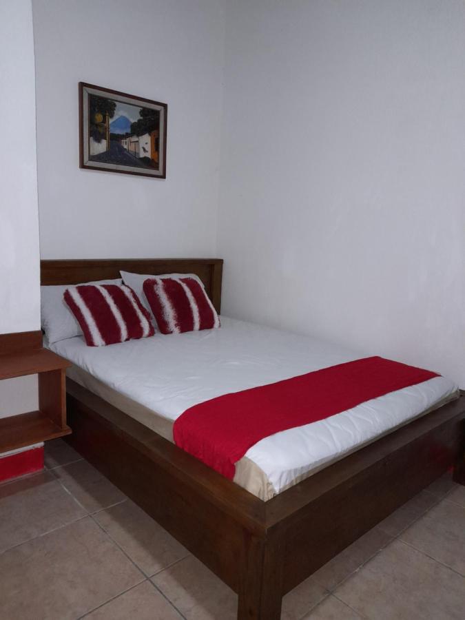 Hostal Blood Moon Rio Dulce Town Esterno foto