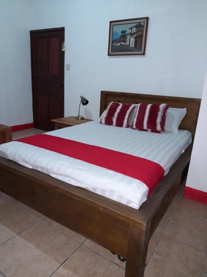 Hostal Blood Moon Rio Dulce Town Esterno foto