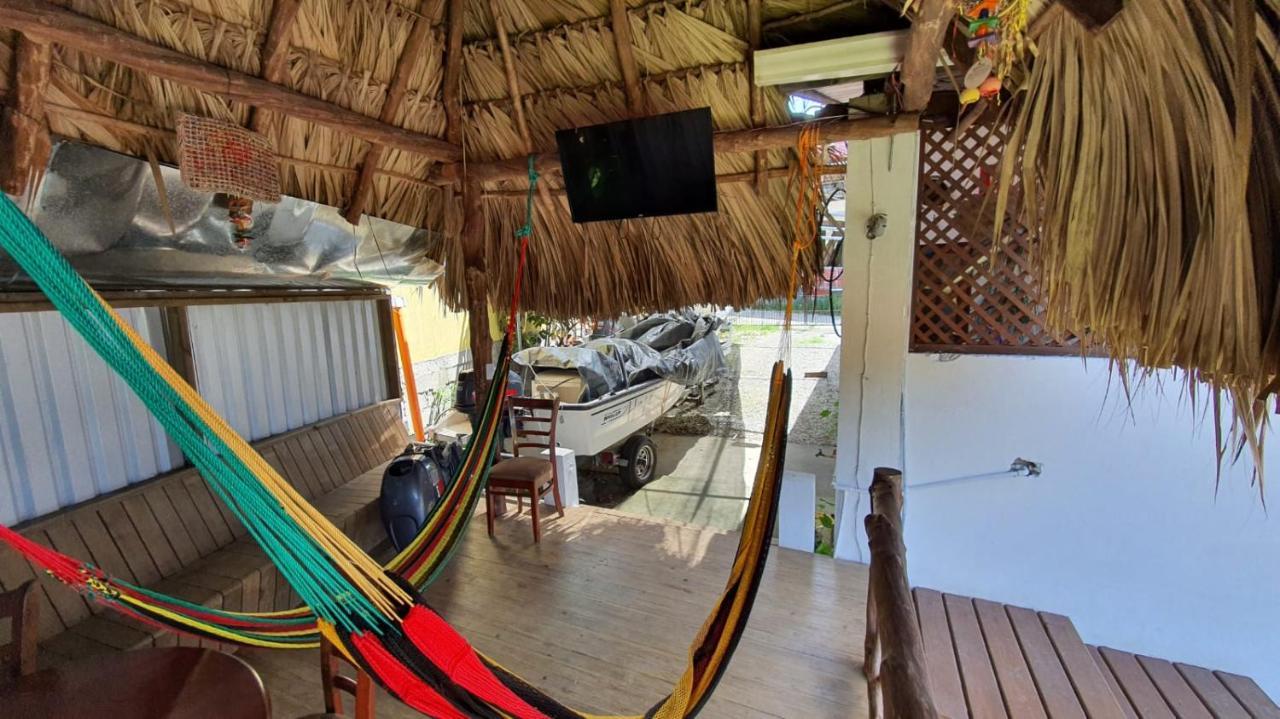 Hostal Blood Moon Rio Dulce Town Esterno foto