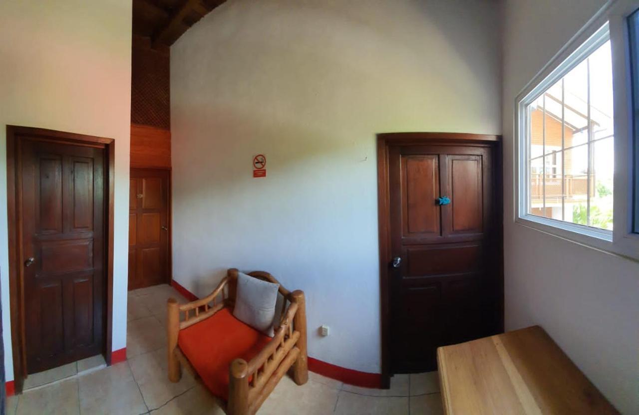 Hostal Blood Moon Rio Dulce Town Esterno foto