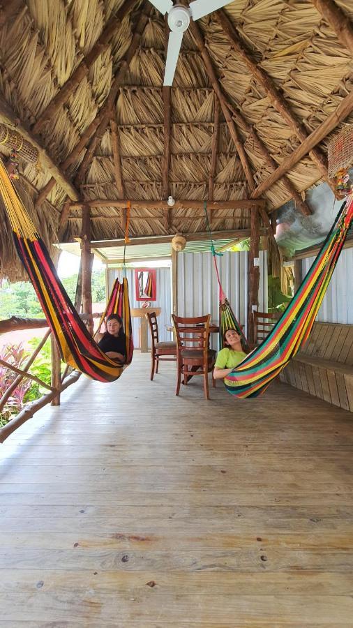 Hostal Blood Moon Rio Dulce Town Esterno foto