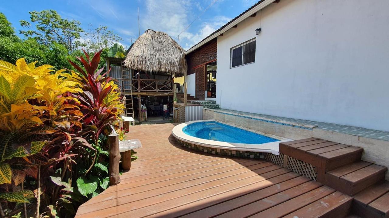 Hostal Blood Moon Rio Dulce Town Esterno foto