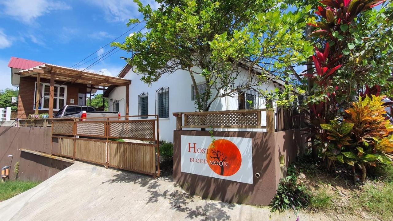Hostal Blood Moon Rio Dulce Town Esterno foto