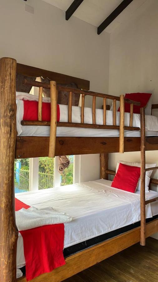 Hostal Blood Moon Rio Dulce Town Esterno foto